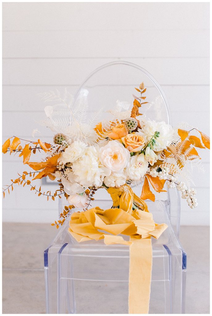 Earth tones minimalist bridal bouquet