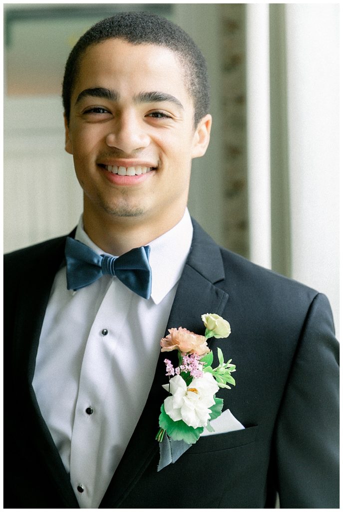 Groom with a spring boutonniere