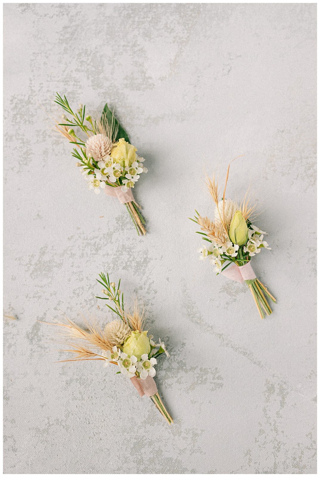 bouttenieres with pale pastel colors
