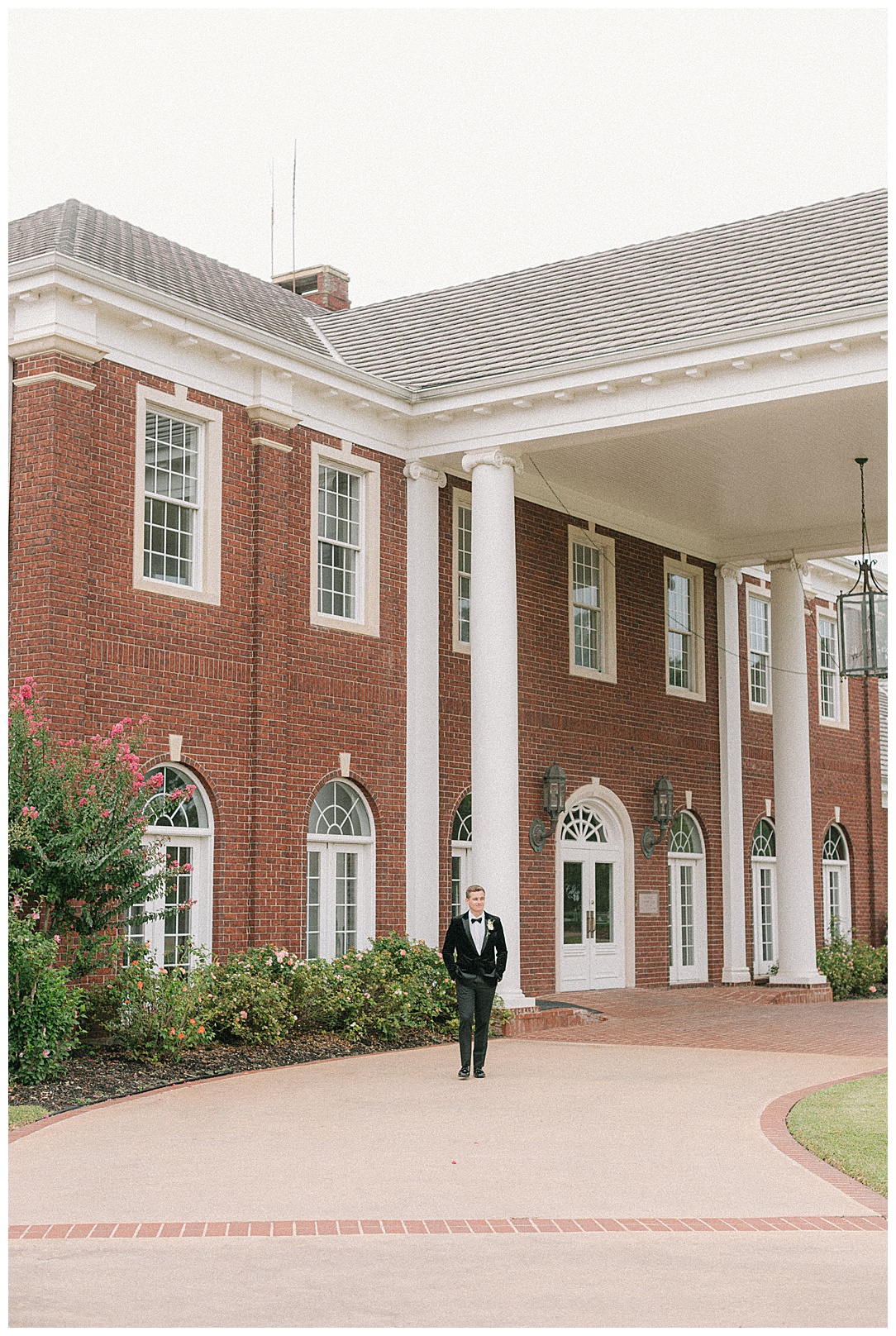 groom portrait in front of the mansion at colo vista