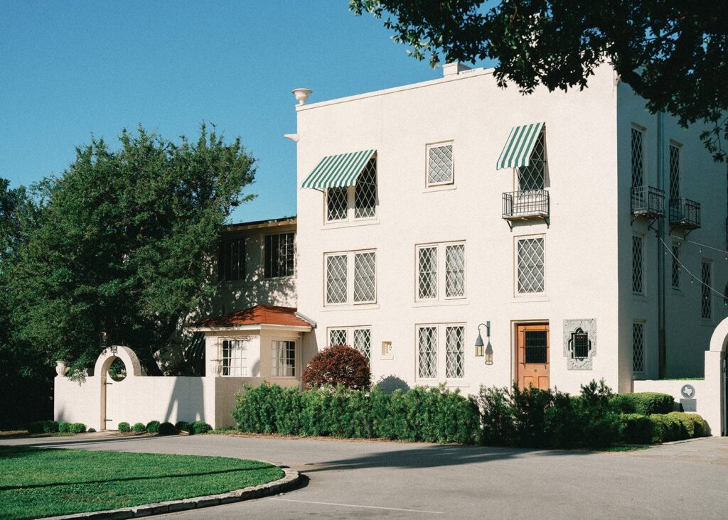 The front facade of Laguna Gloria, the location of these Austin engagement photos,