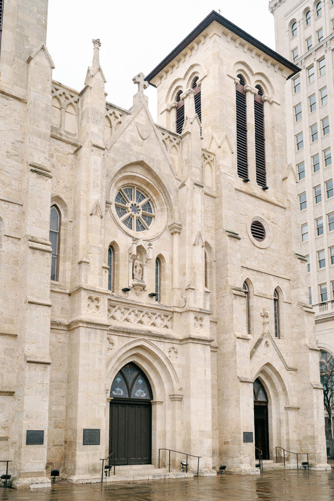 The front facade of the San Fernando cathedral in San Antonio.